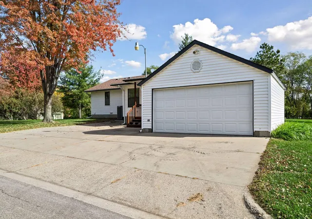 Photo 3 of Single family home for sale at 15601 Martin Dr, Burnsville, MN 55306 | MLS# 7120527 | Listing updated on 2026-10-21