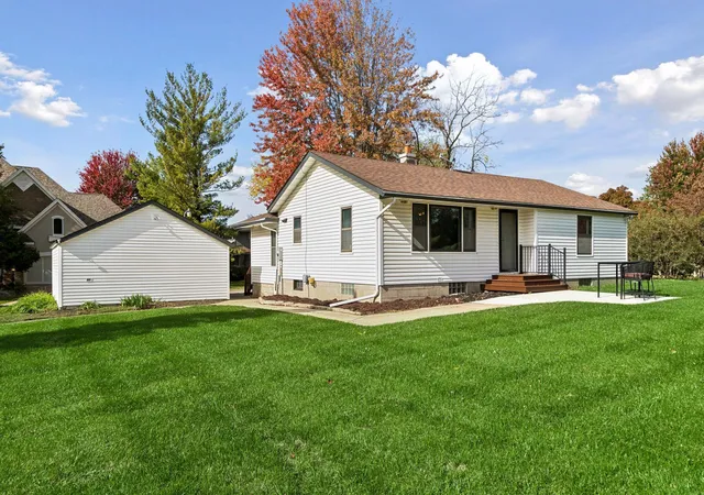 Photo 4 of Single family home for sale at 15601 Martin Dr, Burnsville, MN 55306 | MLS# 7120527 | Listing updated on 2026-10-21