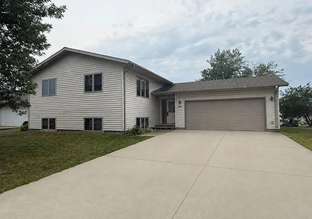 1st image of 215 Gould Ave Ne, Bemidji, MN 56601 | MLS# 7120538