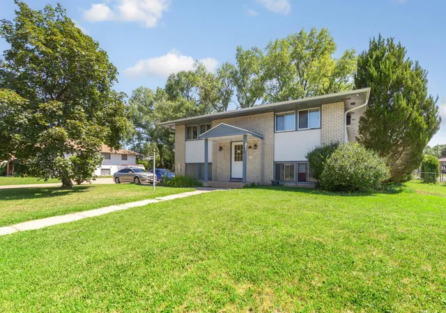 1st image of 8843 18th Ave S, Minneapolis, MN 55425 | MLS# 7120539