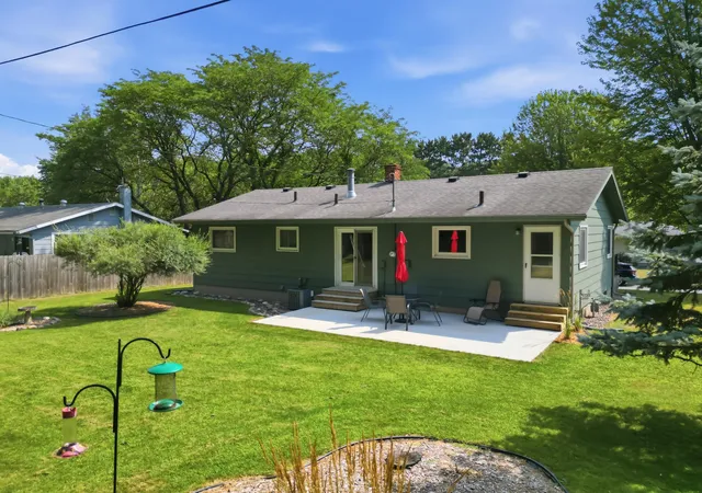 2nd image of 911 16th St Se, Menomonie, WI 54751 | MLS# 7120561