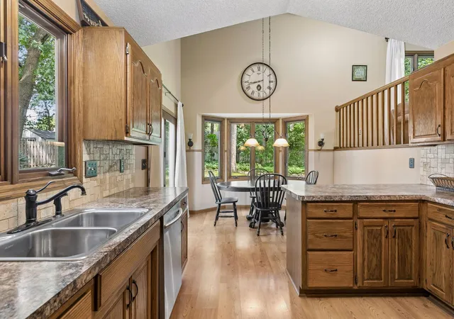 5th image of 4 Pleasant View Ln, Circle Pines, MN 55014 | MLS# 7120564