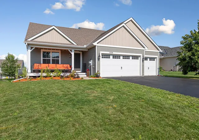 2nd image of 1520 Willow Cir, Shakopee, MN 55379 | MLS# 7120565