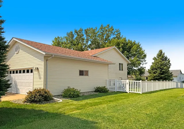Photo 3 of Sale Pending at 216 Rainbow Dr, Marshall, MN 56258 | MLS# 7120587 | Listing updated on 2026-08-27