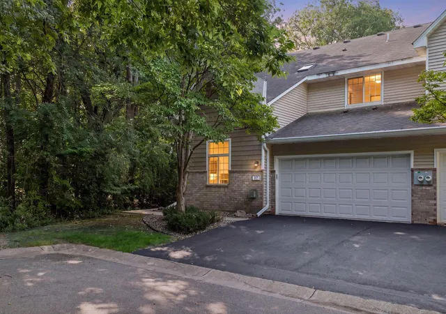 1st image of 8271 Kimball Dr, Eden Prairie, MN 55347 | MLS# 7120593