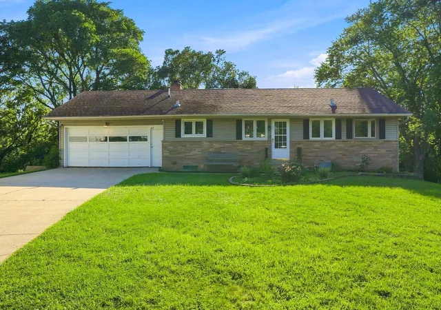 Photo 3 of Sale Pending at 604 23rd Street Ne, Rochester, MN 55906 | MLS# 7120625 | Listing updated on 2026-08-23