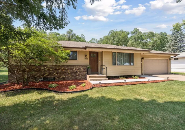 1st image of 7836 Woodlawn Dr, Saint Paul, MN 55112 | MLS# 7120626