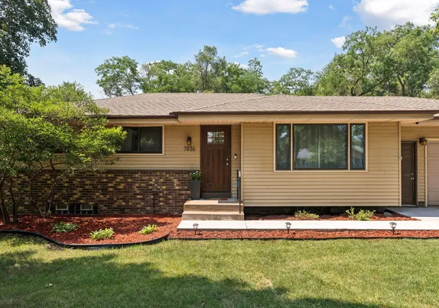 4th image of 7836 Woodlawn Dr, Saint Paul, MN 55112 | MLS# 7120626
