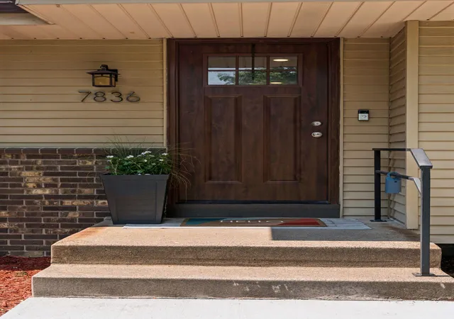 5th image of 7836 Woodlawn Dr, Saint Paul, MN 55112 | MLS# 7120626