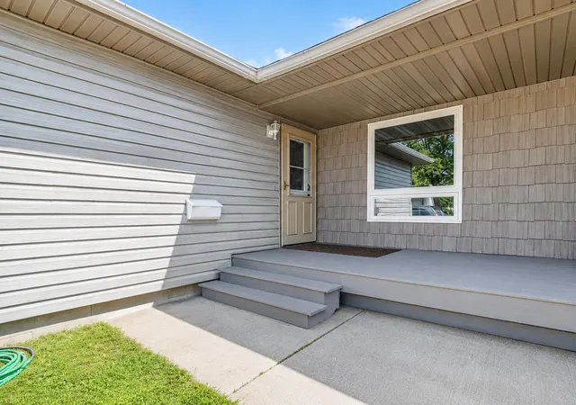2nd image of 1413 Hemlock Ave, Owatonna, MN 55060 | MLS# 7120632