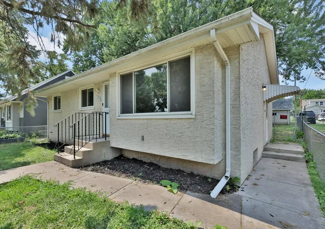 Photo 3 of Single family home for sale at 1017 Livingston Ave, Saint Paul, MN 55118 | MLS# 7120637 | Listing updated on 2026-09-01