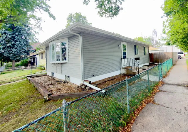 Photo 2 of Single family home for sale at 243 Winifred St E, Saint Paul, MN 55107 | MLS# 7120641 | Listing updated on 2026-10-12