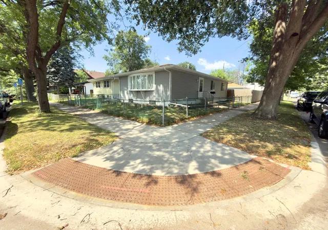 Photo 3 of Single family home for sale at 243 Winifred St E, Saint Paul, MN 55107 | MLS# 7120641 | Listing updated on 2026-10-12