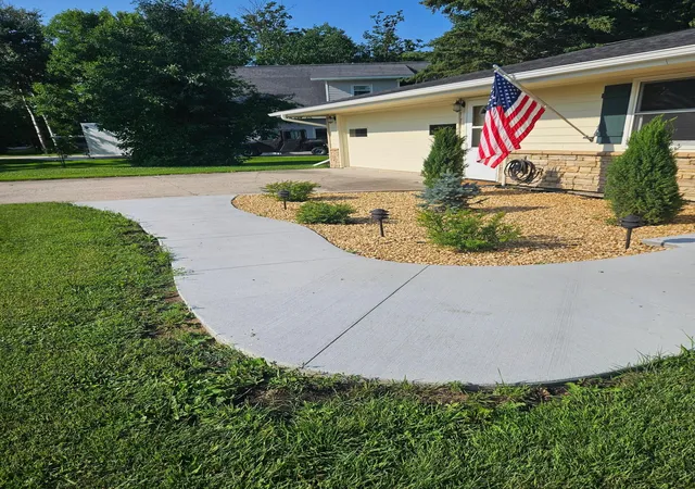 Photo 3 of Sale Pending at 126 Elm Dr, Warroad, MN 56763 | MLS# 7120676 | Listing updated on 2026-08-14