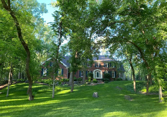 1st image of 805 Midwest Trail Ct N, Lake Elmo, MN 55042 | MLS# 7120679