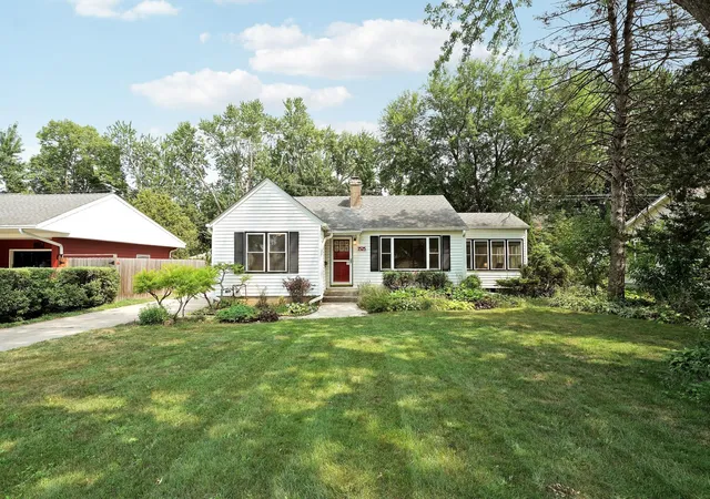 2nd image of 1525 Ramsey St, Hastings, MN 55033 | MLS# 7120742