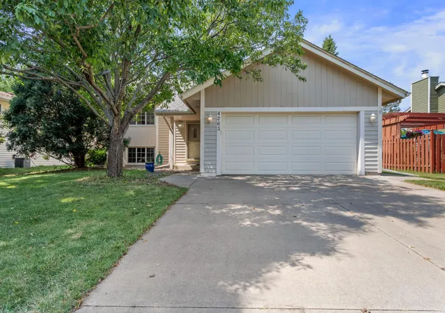2nd image of 4263 Sun Cliff Rd, Saint Paul, MN 55122 | MLS# 7120781