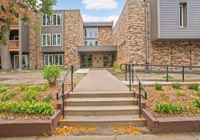 2nd image of 450 Ford Rd #215, Minneapolis, MN 55426 | MLS# 7120786