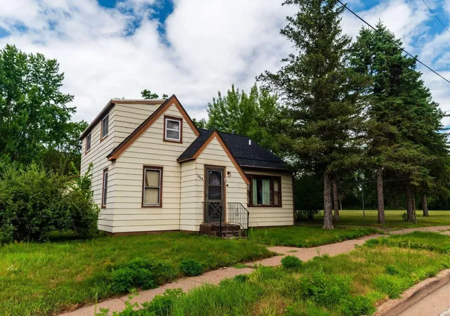1st image of 1520 9th St, Eau Claire, WI 54703 | MLS# 7120797