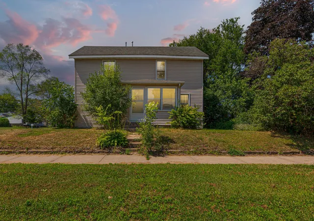 3rd image of 2306 4Th St, Eau Claire, WI 54703 | MLS# 7120804