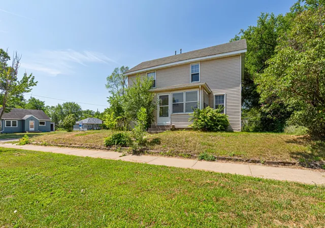 4th image of 2306 4Th St, Eau Claire, WI 54703 | MLS# 7120804