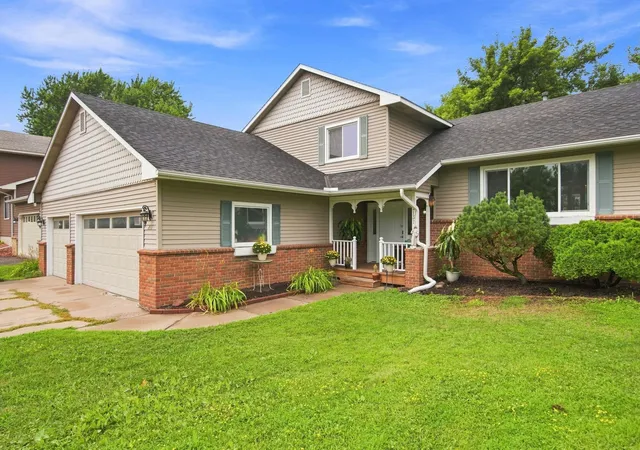 Photo 1 of Single family home for sale at 2137 Orchard Ln, Saint Paul, MN 55110 | MLS# 7120879 | Listing updated on 2026-09-05