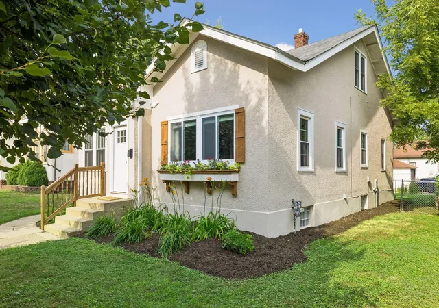 Photo 2 of Sale Pending at 1614 Vincent Ave N, Minneapolis, MN 55411 | MLS# 7120898 | Listing updated on 2026-09-04