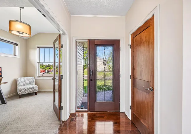 Photo 3 of Single family home for sale at 643 Parkside Ct, Saint Paul, MN 55123 | MLS# 7120906 | Listing updated on 2026-08-29