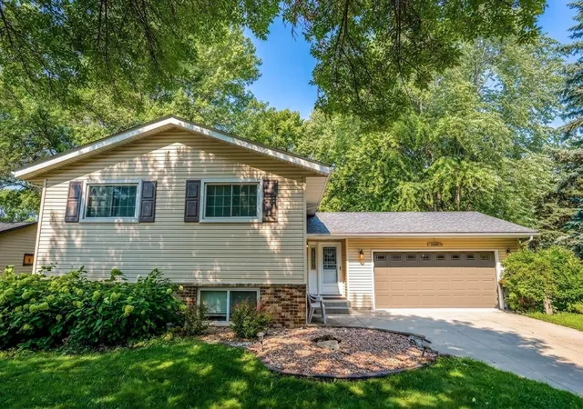 Photo 1 of Single family home for sale at 1400 17th Street Sw, Willmar, MN 56201 | MLS# 7120908 | Listing updated on 2026-08-27
