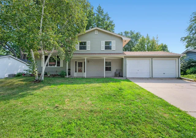 Photo 3 of Sale Pending at 3704 Glen Oaks Ave, Saint Paul, MN 55110 | MLS# 7120941 | Listing updated on 2026-08-29