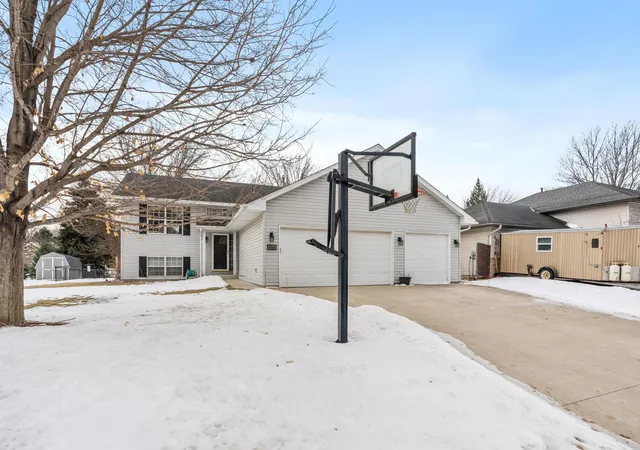 Photo 1 of Single family home for sale at 950 Herbert St, Jordan, MN 55352 | MLS# 7120946 | Listing updated on 2026-08-07