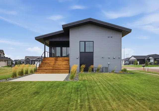 Photo 3 of Single family home for sale at 4718 Foxtail Ln S, Fargo, ND 58104 | MLS# 7120965 | Listing updated on 2026-10-08