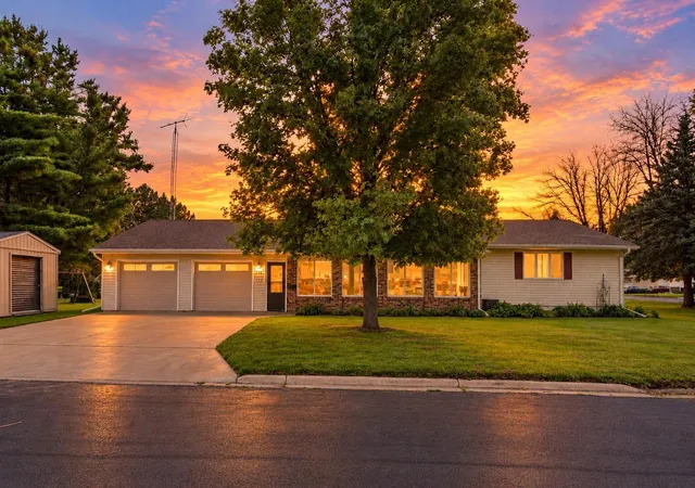 Photo 1 of Single family home for sale at 211 4th Avenue Nw, Blooming Prairie, MN 55917 | MLS# 7120985 | Listing updated on 2026-10-21