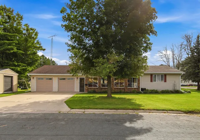 Photo 2 of Single family home for sale at 211 4th Avenue Nw, Blooming Prairie, MN 55917 | MLS# 7120985 | Listing updated on 2026-10-21