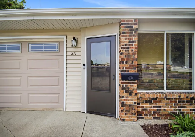 Photo 3 of Single family home for sale at 211 4th Avenue Nw, Blooming Prairie, MN 55917 | MLS# 7120985 | Listing updated on 2026-10-21