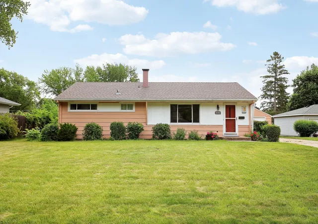 Photo 2 of Sale Pending at 10519 Thomas Ave S, Minneapolis, MN 55431 | MLS# 7121002 | Listing updated on 2026-08-26