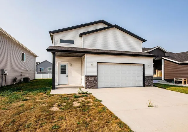 Photo 1 of Single family home for sale at 3062 39th Avenue S, Moorhead, MN 56560 | MLS# 7121006 | Listing updated on 2026-08-04