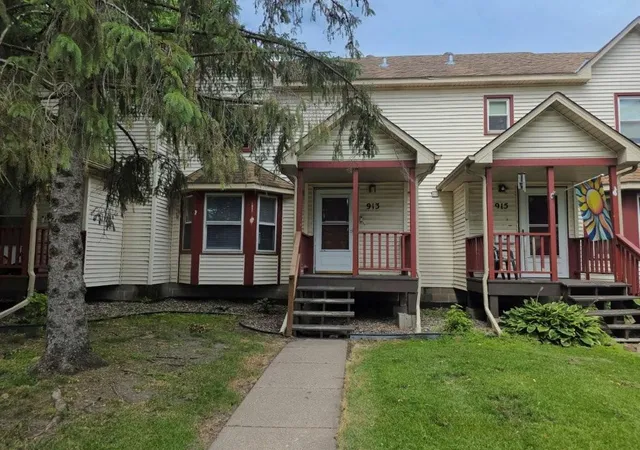 Photo 1 of Single family home for sale at 913 Marion St, Saint Paul, MN 55117 | MLS# 7121011 | Listing updated on 2026-09-01