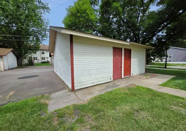 Photo 3 of Single family home for sale at 913 Marion St, Saint Paul, MN 55117 | MLS# 7121011 | Listing updated on 2026-09-01