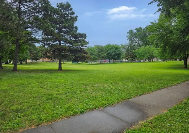 Photo 3 of Single family home for sale at 913 Marion St, Saint Paul, MN 55117 | MLS# 7121011 | Listing updated on 2026-10-03