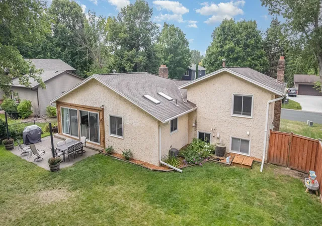 3rd image of 1935 Timber Wolf Trl S, Saint Paul, MN 55122 | MLS# 7121013