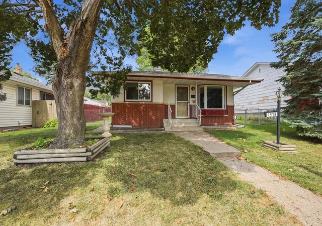 Photo 3 of Sale Pending at 1973 Maryland Ave E, Saint Paul, MN 55119 | MLS# 7121028 | Listing updated on 2026-10-23