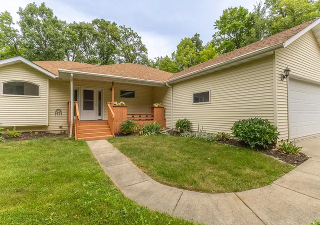 Photo 3 of Single family home for sale at 18400 Shorewood Ct Nw, Bemidji, MN 56601 | MLS# 7121063 | Listing updated on 2026-08-25