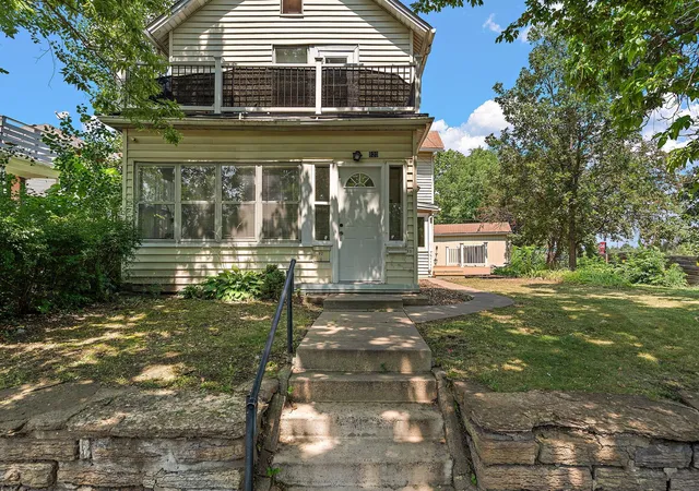 Listing Photo 5 - Condo for sale in building located at 820 18th Ave N, Minneapolis, MN 55411
