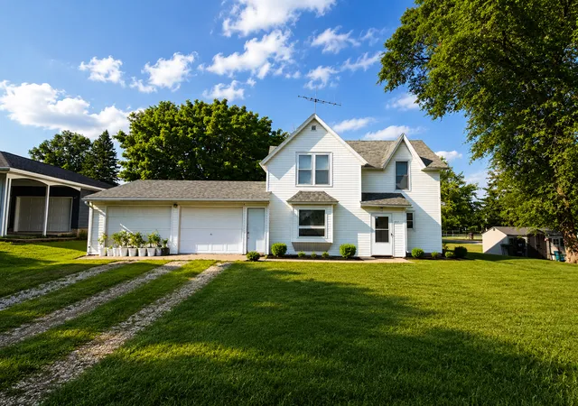 1st image of 217 E Benton St, Le Roy, MN 55951 | MLS# 7121078