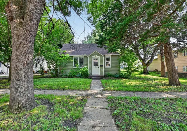 1st image of 306 2nd Ave Ne, Glenwood, MN 56334 | MLS# 7121079