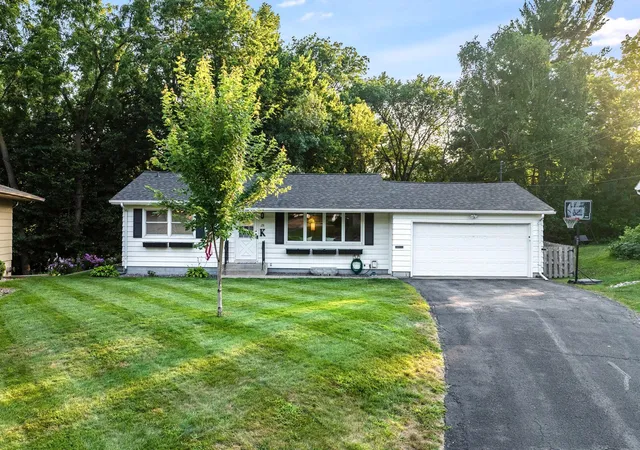 1st image of 128 Clover Ln, Mankato, MN 56001 | MLS# 7121083