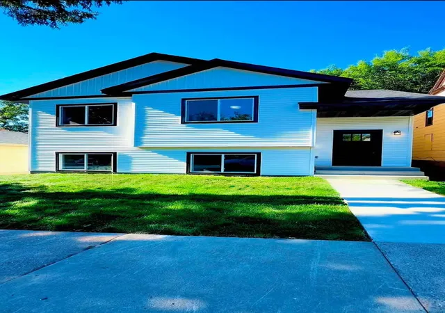 1st image of 683 Sims Ave, Saint Paul, MN 55106 | MLS# 7121089