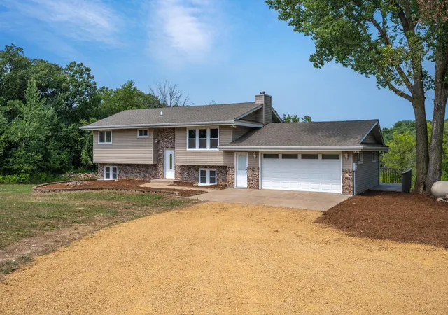 1st image of 978 70th Ave, Roberts, WI 54023 | MLS# 7121094