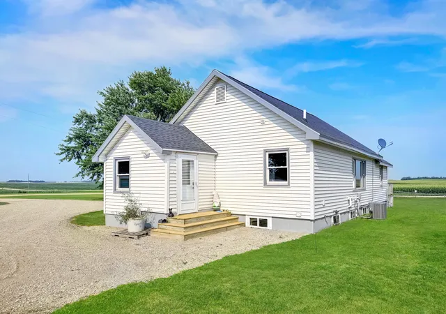 Photo 3 of Sale Pending at 2171 30th Avenue, Ruthton, MN 56170 | MLS# 7121104 | Listing updated on 2026-08-20